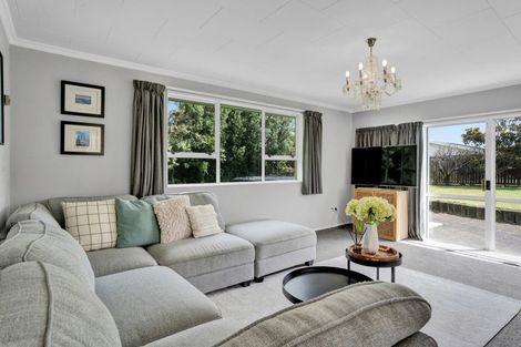 Photo of property in 14 Heaphy Road, Opunake, 4616