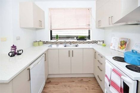 Photo of property in 1/21 Jumento Place, Unsworth Heights, Auckland, 0632