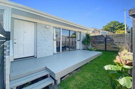 Photo of property in 1/307a Wairau Road, Totara Vale, Auckland, 0627