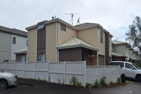 Photo of property in 37 Verdale Circle, Glen Eden, Auckland, 0602