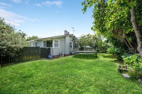 Photo of property in 1 Ashbourne Place, Glendene, Auckland, 0602