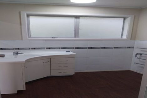 Photo of property in 1/5 Kathleen Street, Totara Vale, Auckland, 0627