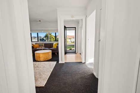 Photo of property in 3 Tupoki Street, Glen Avon, New Plymouth, 4312