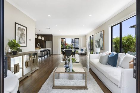 Photo of property in 97 Medallion Drive, Oteha, Auckland, 0632