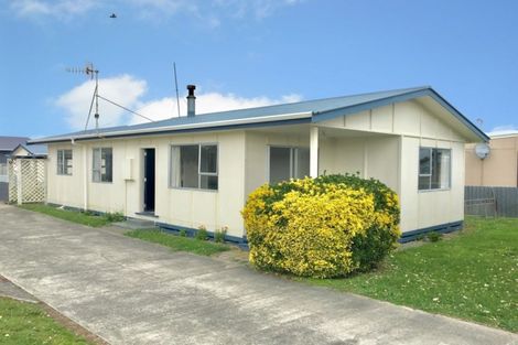 Photo of property in 15 Thomas Place, Foxton Beach, Foxton, 4815