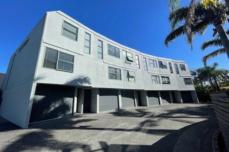 Photo of property in 5/1 Hillcrest Avenue, Hillcrest, Auckland, 0627