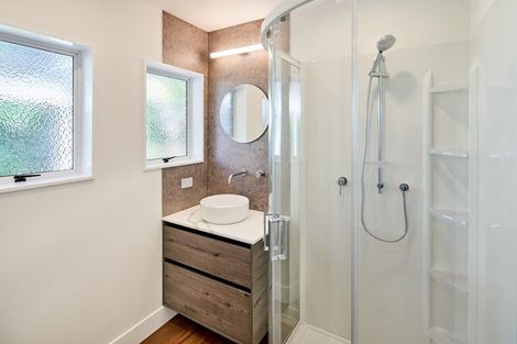 Photo of property in 21 Rewarewa Crescent, Waikanae, 5036