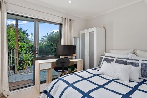 Photo of property in 2/222 Forrest Hill Road, Forrest Hill, Auckland, 0620