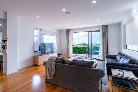 Photo of property in 11 Coastview Lane, Long Bay, Auckland, 0630