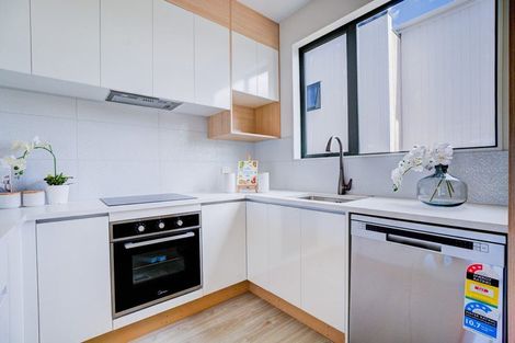 Photo of property in 1/12 South Pacific Place, Henderson, Auckland, 0612