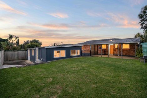 Photo of property in 19 Lawrence Crescent, Hillpark, Auckland, 2102