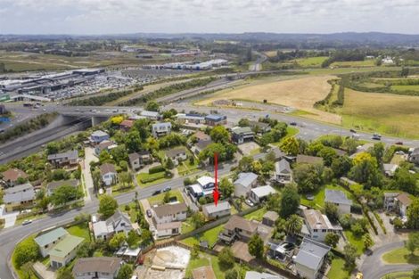 Photo of property in 1/10 Oreil Avenue, West Harbour, Auckland, 0618