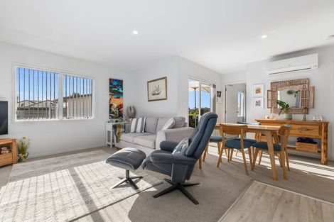 Photo of property in 11 Kamahi Crescent, Papamoa Beach, Papamoa, 3118