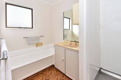 Photo of property in 3 Iris Place, Clendon Park, Auckland, 2103