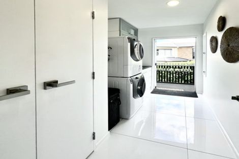 Photo of property in 16 Southworth Place, Grandview Heights, Hamilton, 3200