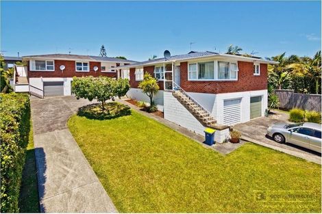 Photo of property in 2/4 Kowhai Road, Campbells Bay, Auckland, 0630