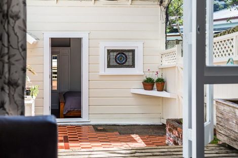 Photo of property in 29c North Terrace, Kelburn, Wellington, 6012