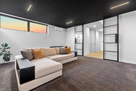 Photo of property in 17a Roland Road, Greenhithe, Auckland, 0632