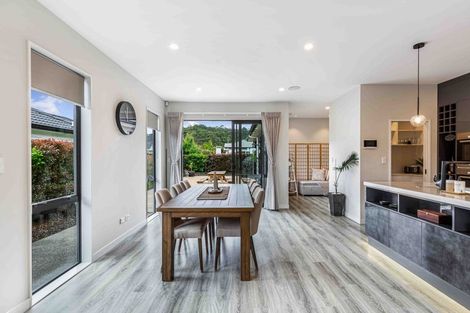 Photo of property in 16 Sir Lincoln Drive, Kumeu, 0810