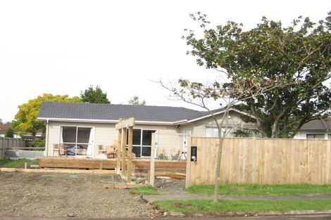 Photo of property in 38 Darren Crescent, Half Moon Bay, Auckland, 2012