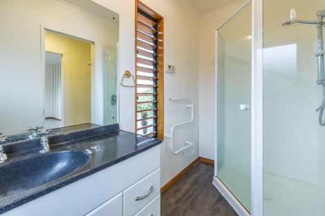 Photo of property in 47a Gatman Street, Birkdale, Auckland, 0626