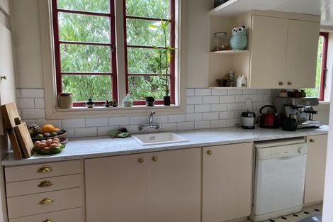 Photo of property in 16 Malvern Road, Morningside, Auckland, 1022