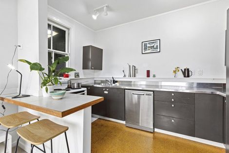 Photo of property in 29b North Terrace, Kelburn, Wellington, 6012