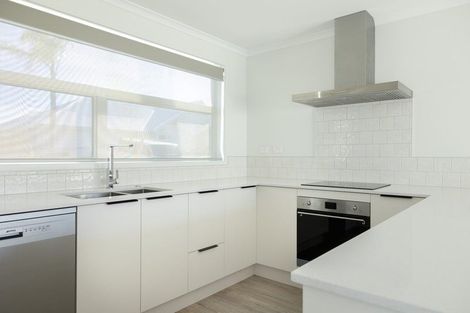 Photo of property in 2 Entelea Close, Papamoa Beach, Papamoa, 3118