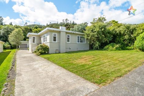 Photo of property in 77 Horoeka Street, Stokes Valley, Lower Hutt, 5019