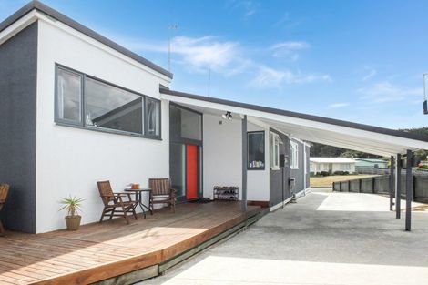 Photo of property in 22 Hennessy Street East, Foxton Beach, Foxton, 4815