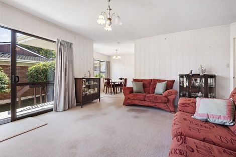 Photo of property in 2/10 Bolton Street, Blockhouse Bay, Auckland, 0600