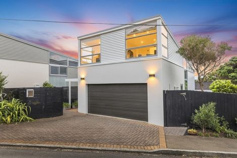 Photo of property in 32 Mantell Street, Seatoun, Wellington, 6022