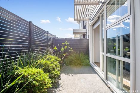 Photo of property in 72 Karepiro Drive, Stanmore Bay, Whangaparaoa, 0932