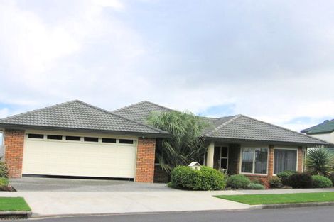 Photo of property in 23 Ribbonwood Crescent, Goodwood Heights, Auckland, 2105