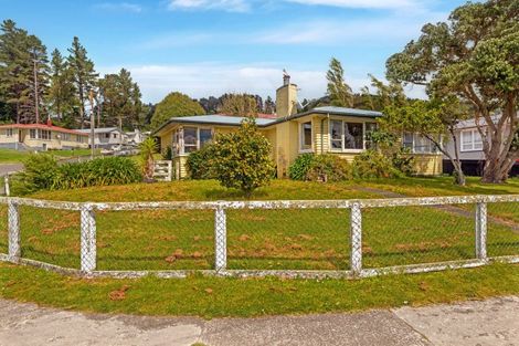 Photo of property in 61 Cambridge Terrace, Kaiti, Gisborne, 4010