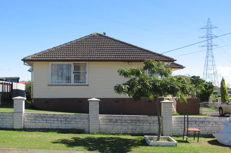 Photo of property in 81 Cobham Crescent, Kelston, Auckland, 0602