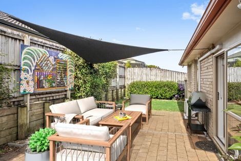 Photo of property in 2 Kathleen Reece Place, Waiuku, 2123