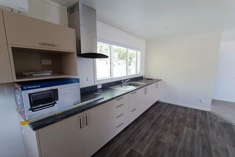 Photo of property in 2/39 Woodglen Road, Glen Eden, Auckland, 0602