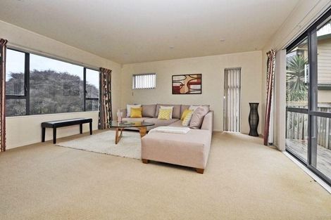 Photo of property in 121 Luckens Road, West Harbour, Auckland, 0618