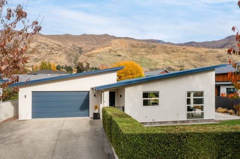 Photo of property in 10 Kelliher Drive, Wanaka, 9305