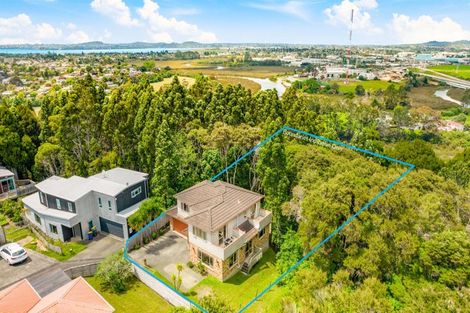 Photo of property in 77c Colwill Road, Massey, Auckland, 0614
