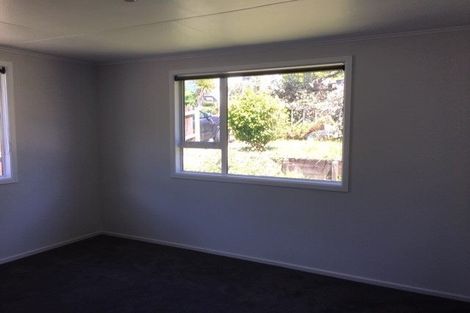 Photo of property in 4 Carnavon Place, Cannons Creek, Porirua, 5024