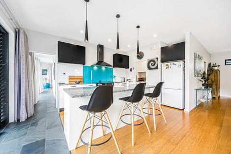 Photo of property in 18 Awanui Crescent, Matakana, 0985