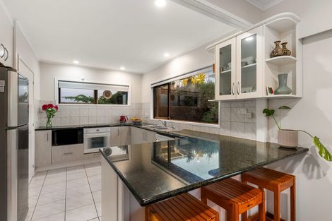 Photo of property in 6 Chelsea View Drive, Chatswood, Auckland, 0626