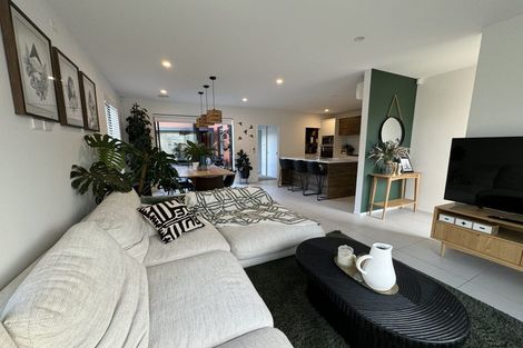 Photo of property in 34 Pepene Avenue, Takanini, 2112