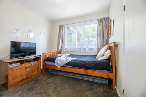 Photo of property in 1 Ashbourne Place, Glendene, Auckland, 0602