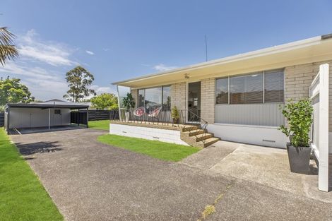 Photo of property in 2/25 Pinedale Place, Henderson, Auckland, 0610