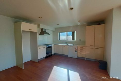 Photo of property in 17 Bordeaux Parade, Te Atatu South, Auckland, 0610