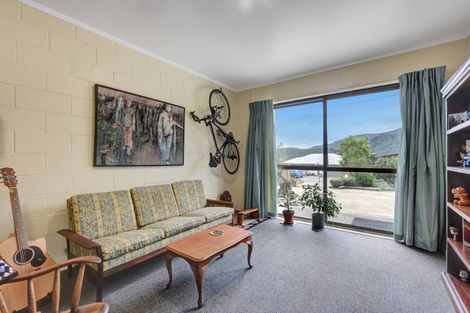 Photo of property in 27 Gravesend Place, Picton, 7220