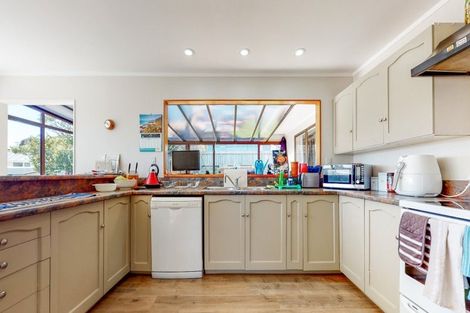 Photo of property in 3 Gaff Place, Whitby, Porirua, 5024